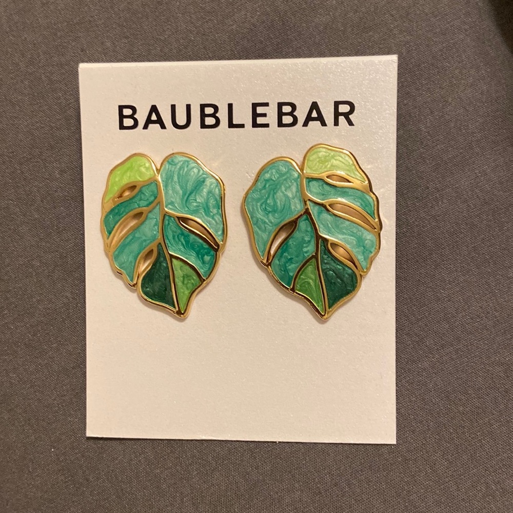 NWT bauble bar metal monstera leaf earrings